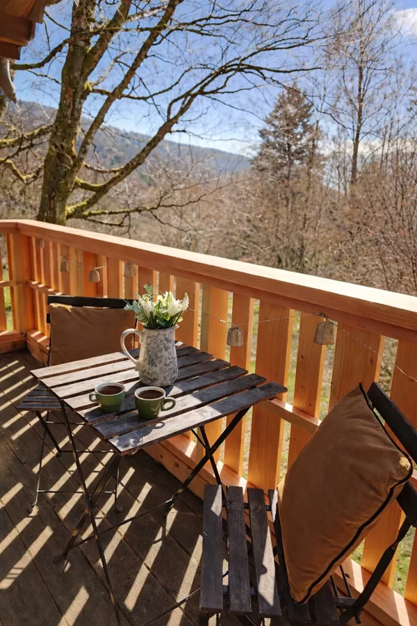 Début 2026, la terrasse s'est refaite une beauté.
